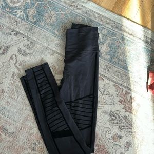 Alo yoga moto leggings